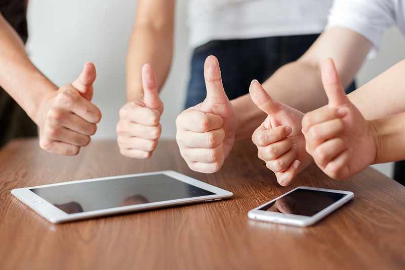 攝圖網(wǎng)_500486822_商務(wù)團(tuán)隊(duì)堆手（企業(yè)商用）